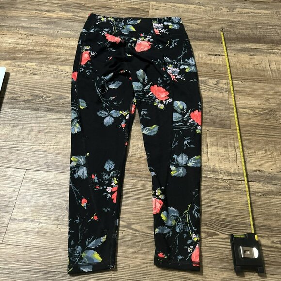 Victoria Secret Sport Women’s Black And Red Floral Athletic Leggings Stretch - Picture 8 of 9